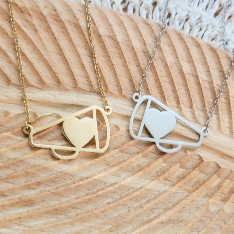 Cheer pendant that can be engraved with your name.