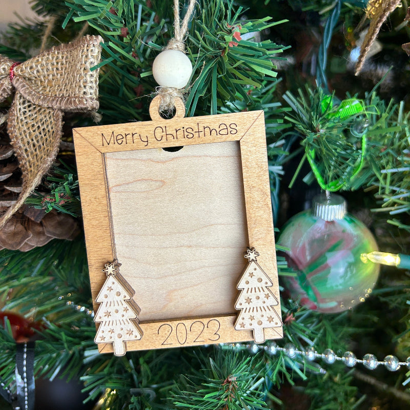 Photo ornament for wallet size school photos.