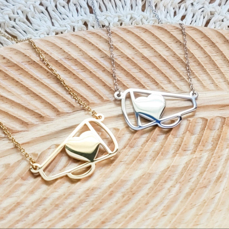 Cheer pendant that can be engraved with your name.